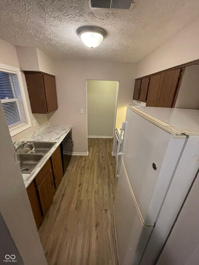 Building Photo - 1410 E Jefferson St