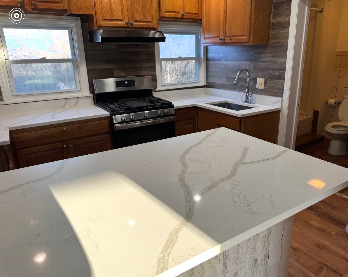 Building Photo - 64 Ford St