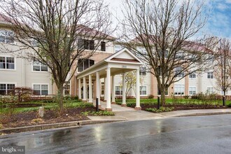 Building Photo - 2111 Ganton Green