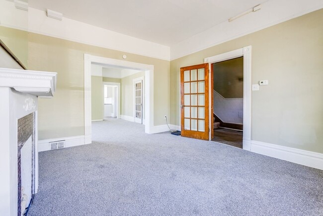 Building Photo - 15 St Thomas St