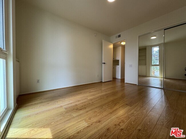 Building Photo - 5279 Newcastle Ave
