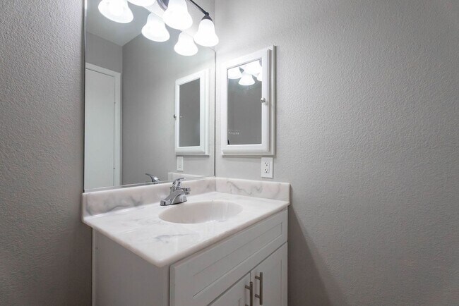 Building Photo - 5055 Stormy Cir