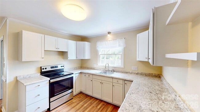 Building Photo - 6821 View Way Dr