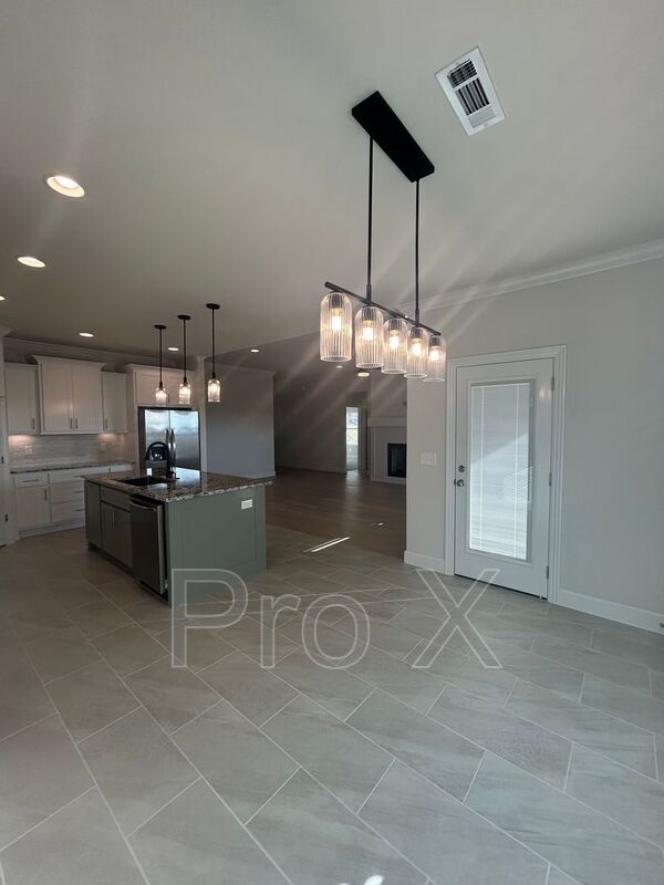 Building Photo - 2401 Salmon St