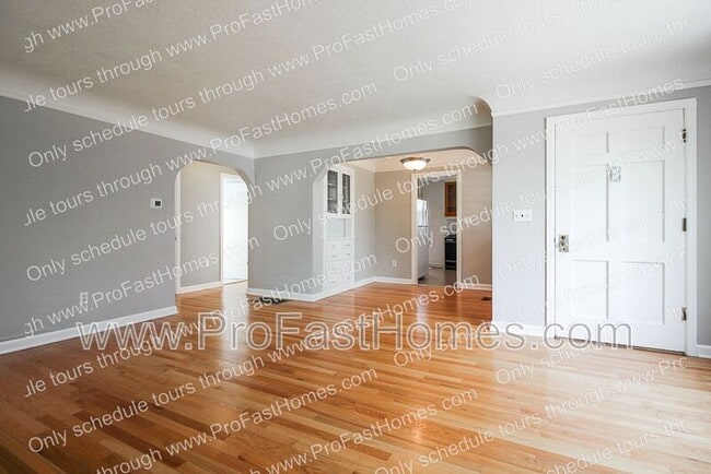 Building Photo - 616 SW Moss St