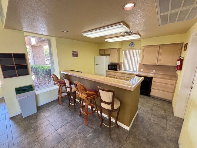 Building Photo - Darling Southwest one bedroom condo locate...