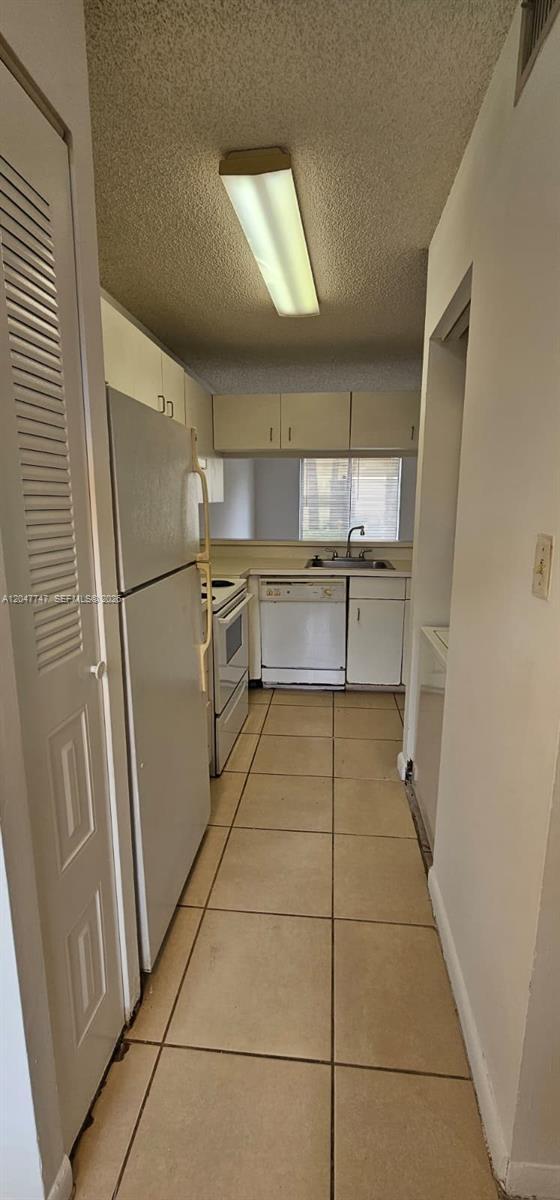 Building Photo - 990 Coral Club Dr