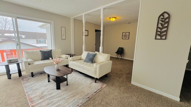 Building Photo - 2363 Cove Dr