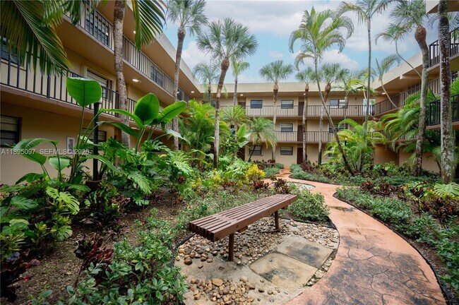 Building Photo - 10875 SW 112th Ave