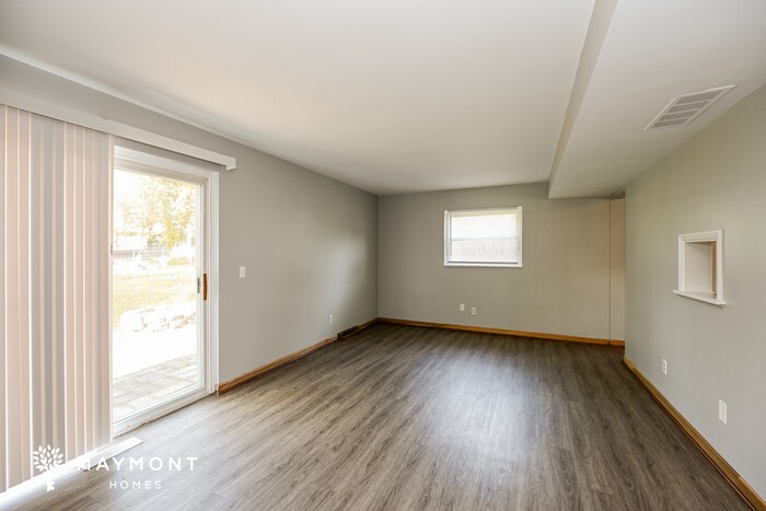 Building Photo - 2512 Grosvenor Dr