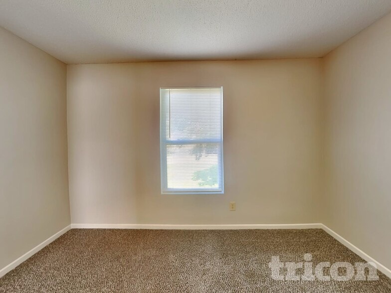 Building Photo - 2168 Olympia Dr