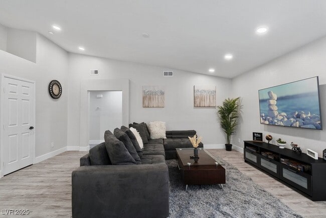 Building Photo - 5339 Estornino Ave