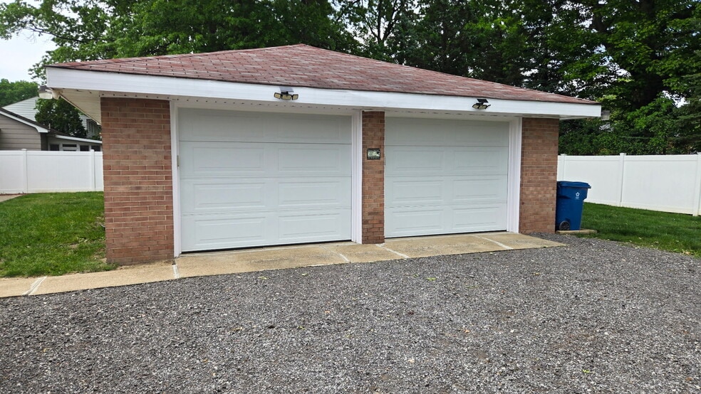 Tenant has one side of garage with remote opener - 1103 Beechwood Dr