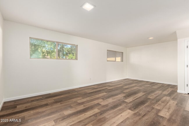 Building Photo - 5031 E Pershing Ave