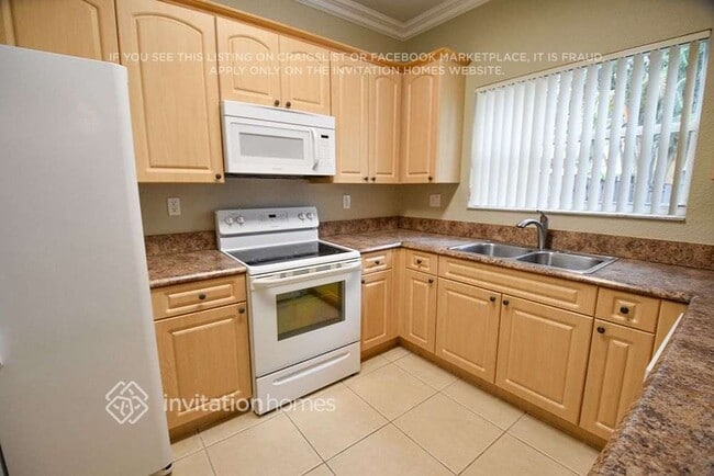 Building Photo - 4957 SW 136th Ave