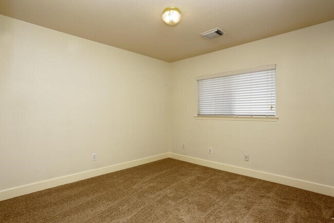 Building Photo - 11915 Sanspereil Dr