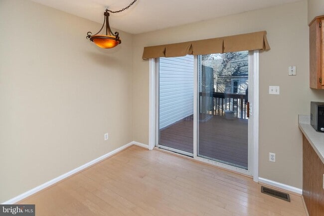 Building Photo - 62 Church St