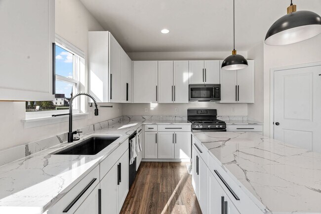 Building Photo - Charming 4-Bedroom Home in Prime St. Charl...