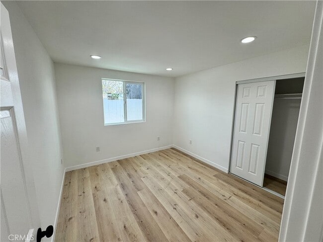 Building Photo - 922 E Lanzit Ave