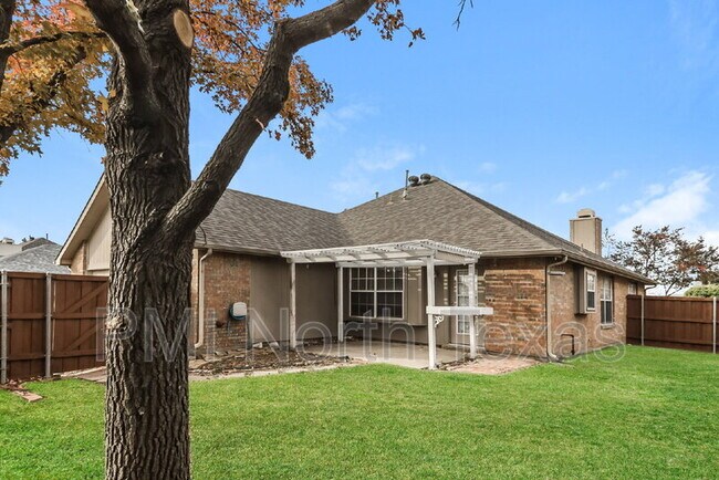 Building Photo - 6208 Mt Vernon Dr