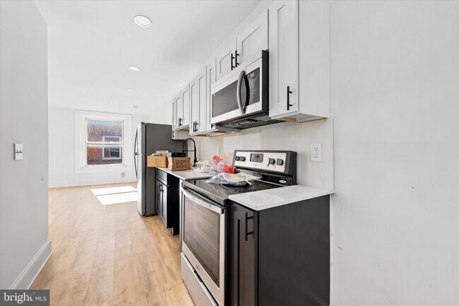 Building Photo - 2046 S Norwood St