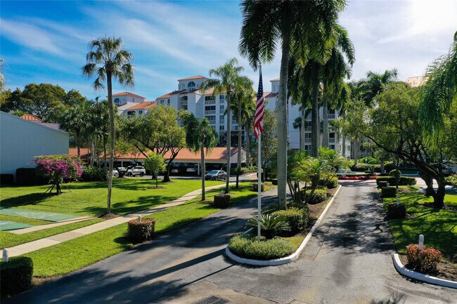 Building Photo - 4108 W Palm Aire Dr