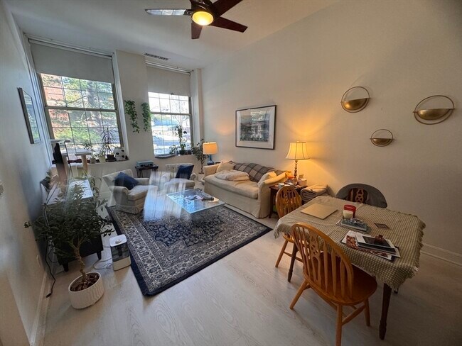 Building Photo - 48 Forest St