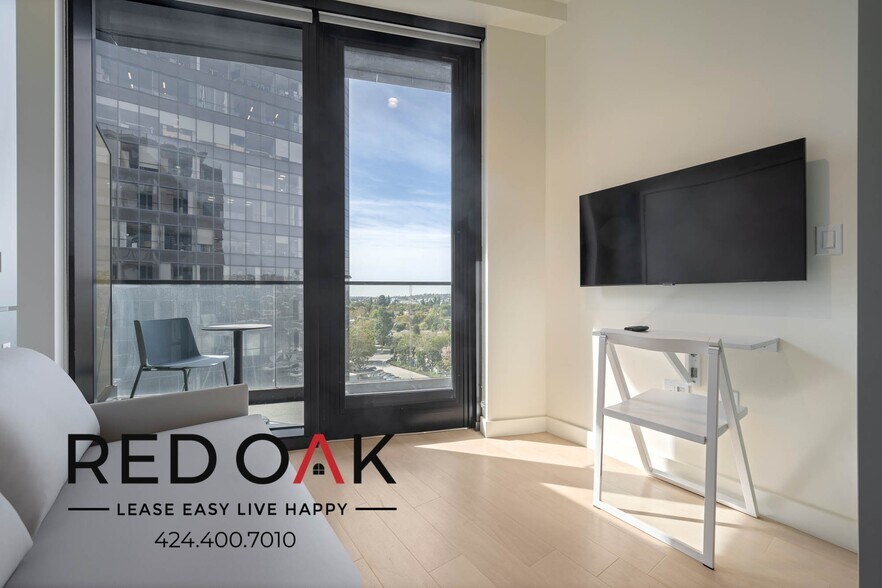 Building Photo - 6401 Wilshire Blvd