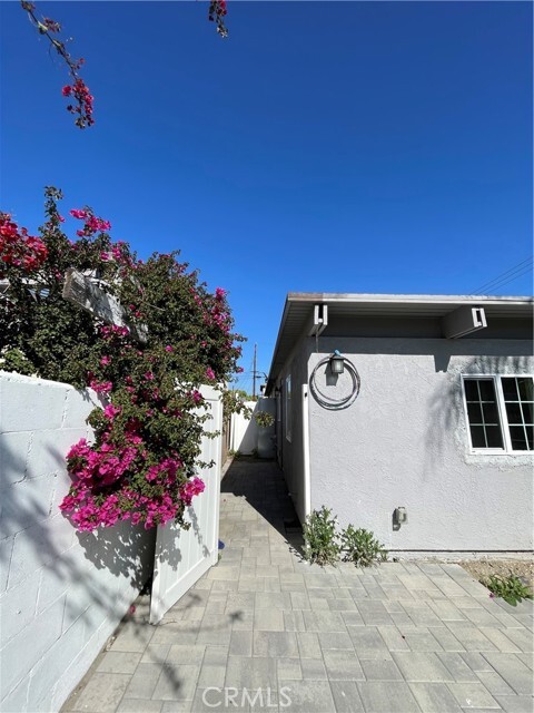 Building Photo - 11571 Archwood St