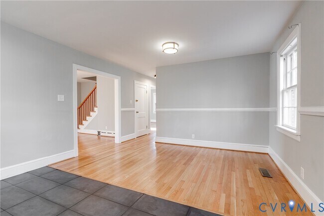 Building Photo - 1004 W 49th St