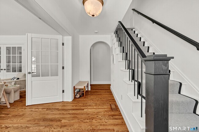 Building Photo - 5 Main Dr