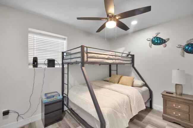 Building Photo - 102 W Corral St