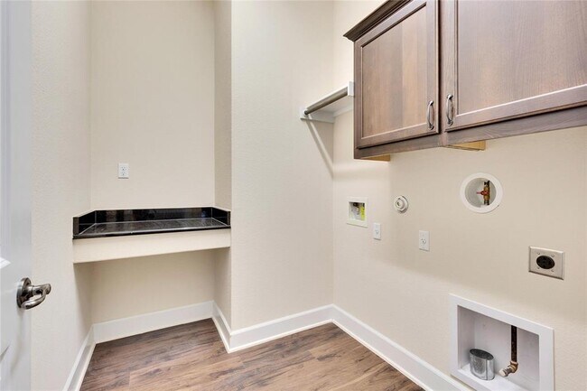 Building Photo - 14208 Tyburn Trail