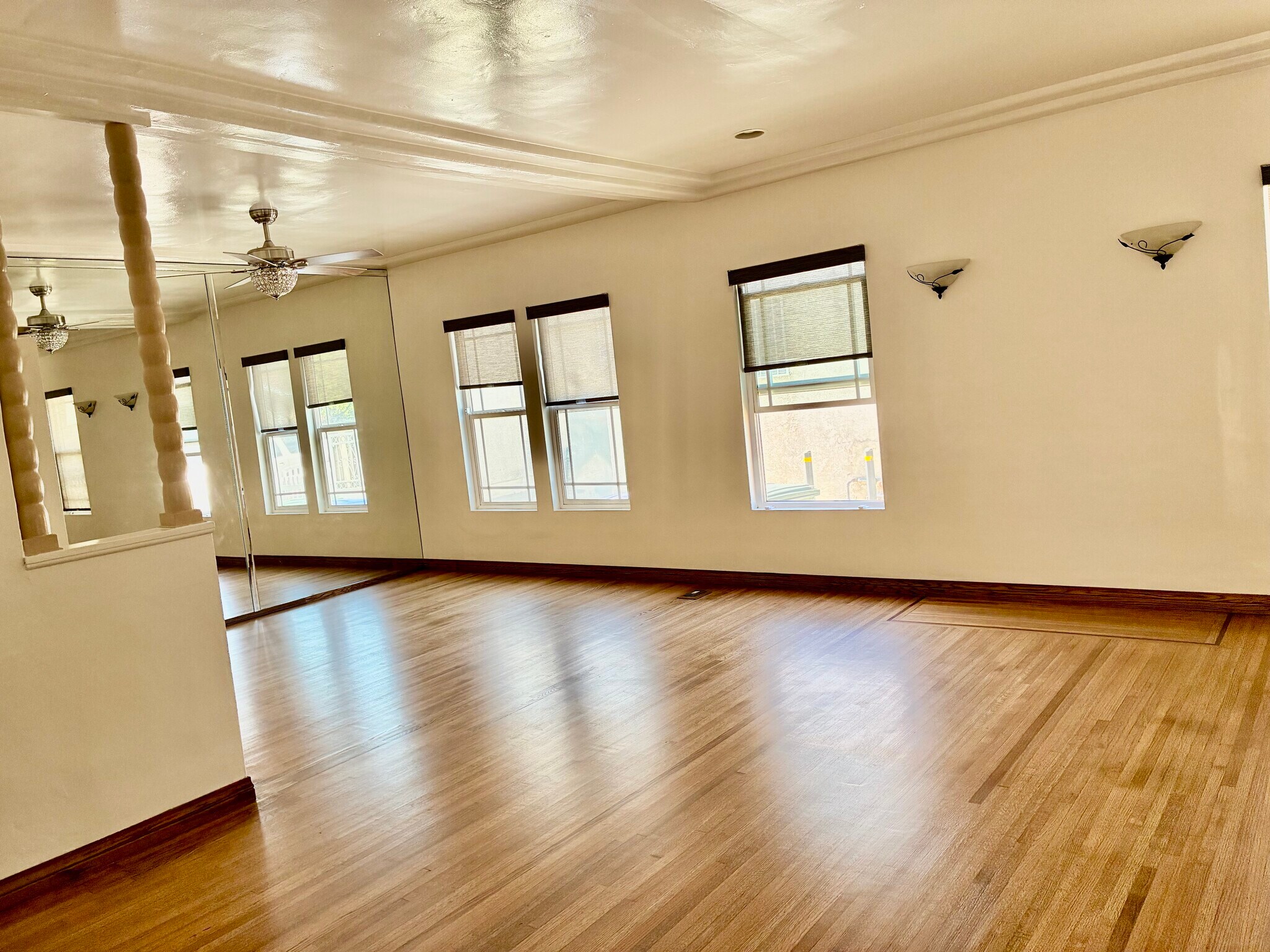 Building Photo - 8956 San Luis Ave