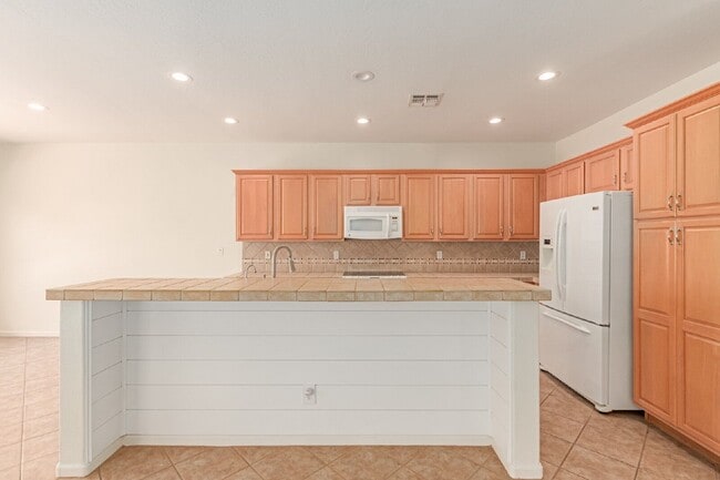 Building Photo - 3346 W Sousa Dr