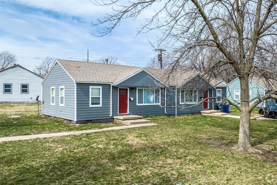 Primary Photo - Lakeview Residences