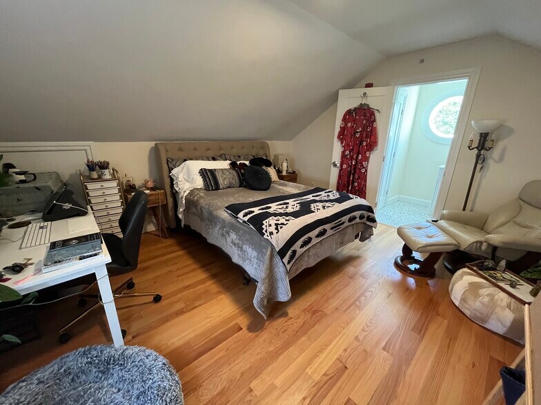 Building Photo - 925-927-927 Massachusetts Ave