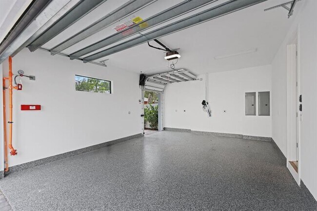 Building Photo - 204 Osceola Park Ln