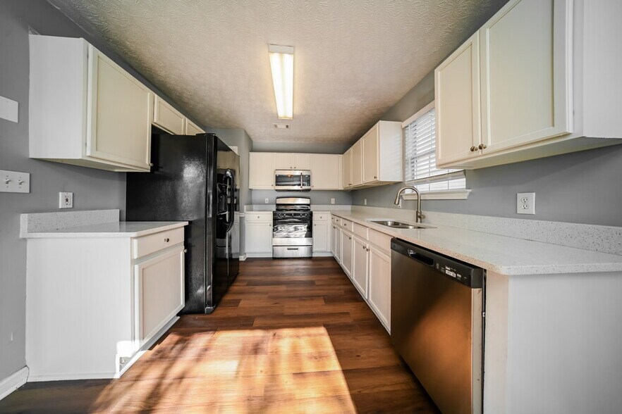 Building Photo - 1681 Graystone Dr