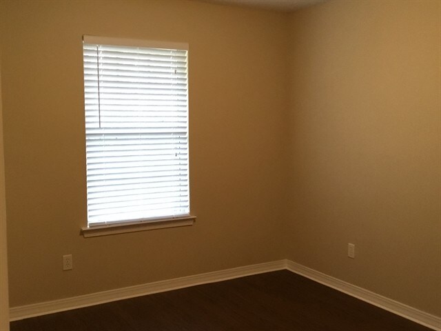 Building Photo - 6247 Ironside Dr N