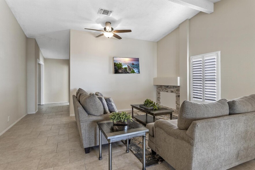 Primary Photo - Spacious San Antonio home with open layout...