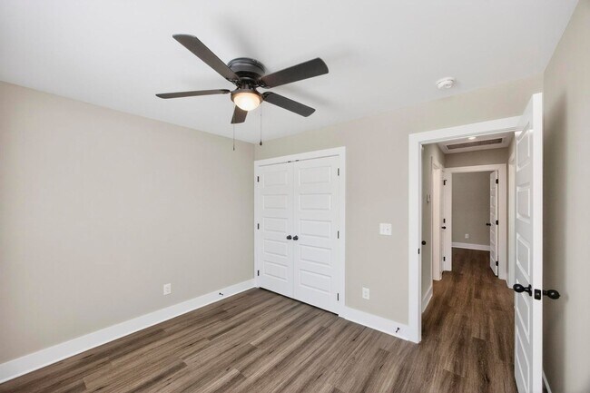 Building Photo - 206 Ross Ave