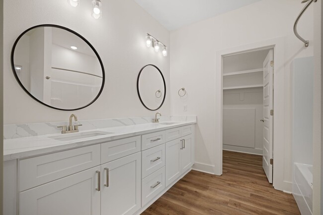 Building Photo - The Chateau at Been Road Villas 3 Bed, 2.5 Bath