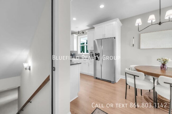 Building Photo - 713 Rockcliff St