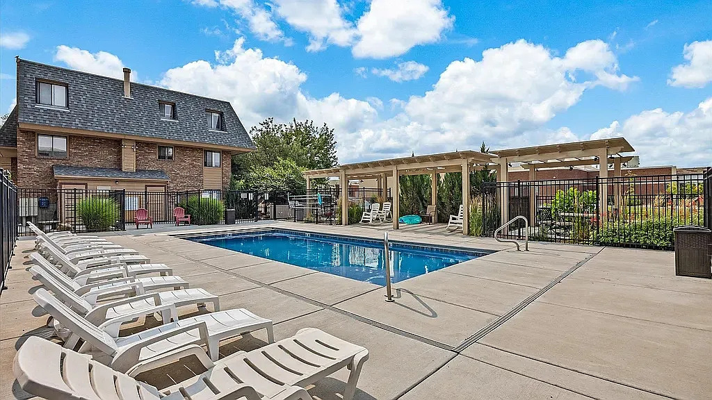 Pool - 1140 Walnut Ave