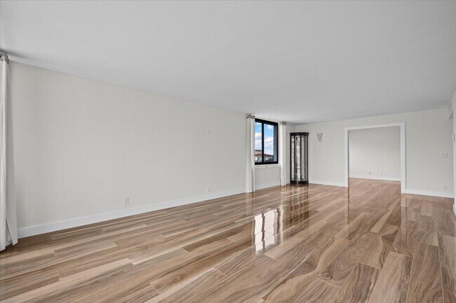 Building Photo - 911 Ocean Dr