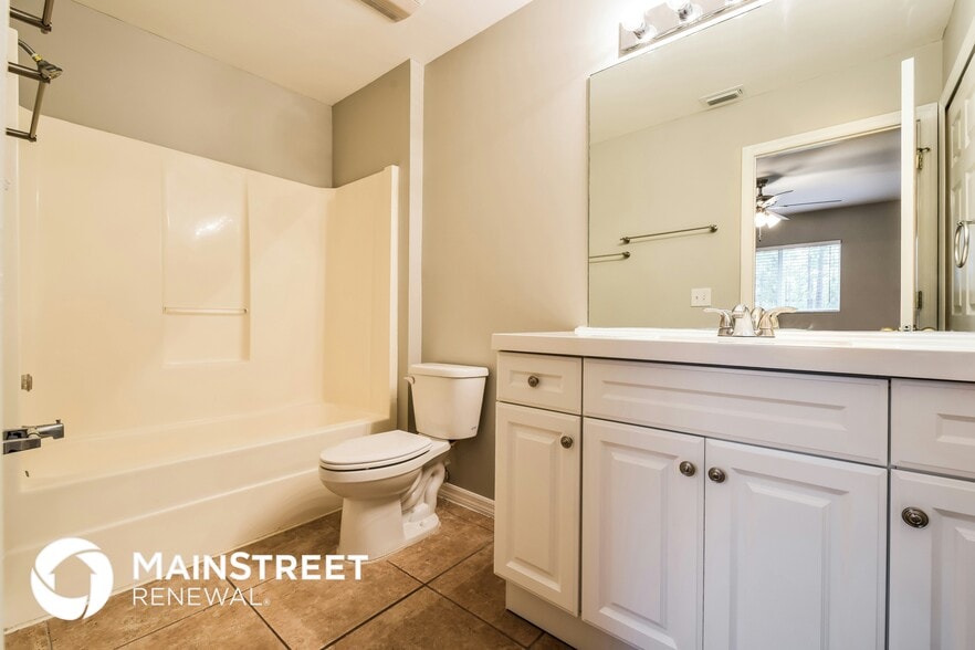 Building Photo - 802 W 11th St