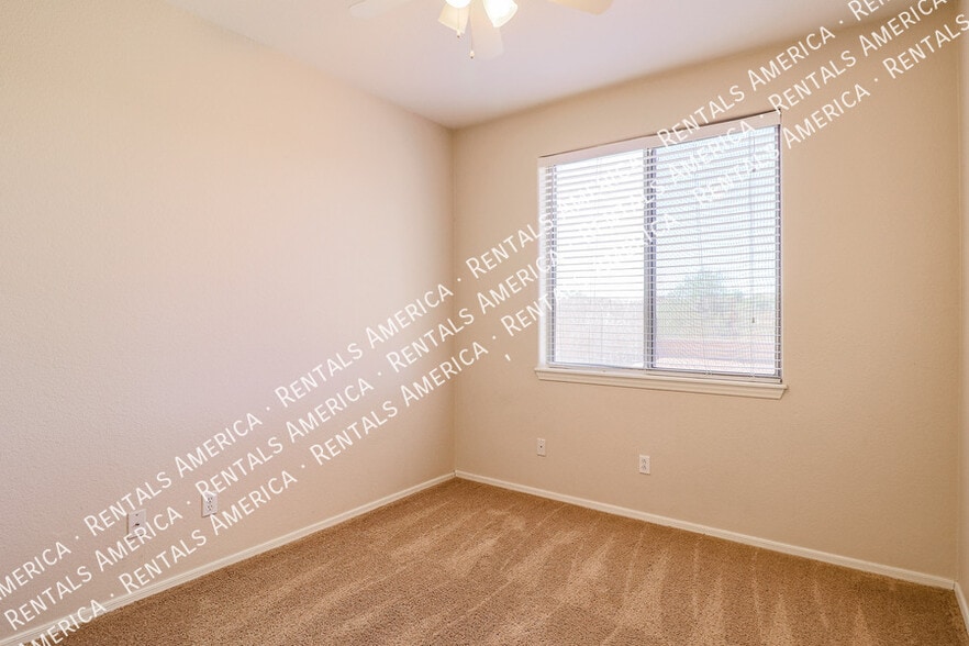 Building Photo - 17547 W Coyote Trail Dr