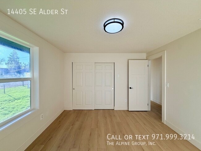 Building Photo - 14405 SE Alder St