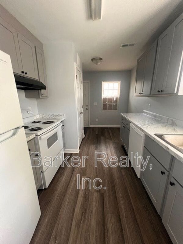 Building Photo - 1602 Pender St